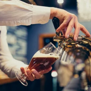 Servicio básico de alimentos y bebidas y tareas de postservicio en el restaurante (UF0059)